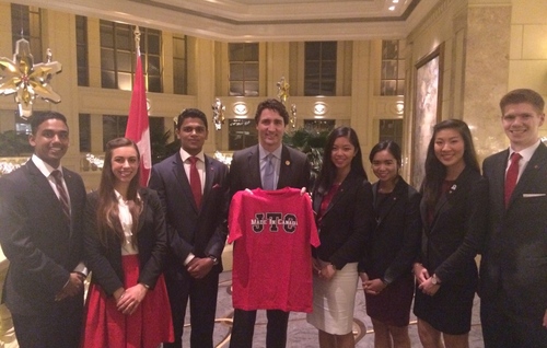 Alexis Wagner at the 2015 APEC CEO Summit in Manila, Philippines, with members of the Junior Team Canada and Canadian Prime Minister Justin Trudeau